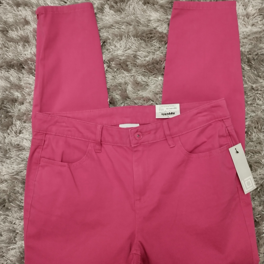 NEW Liz Claiborne slim ankle pants. Size 6